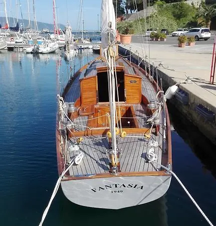 About Italy Holiday Boats Båthotell Fezzano (Liguria)