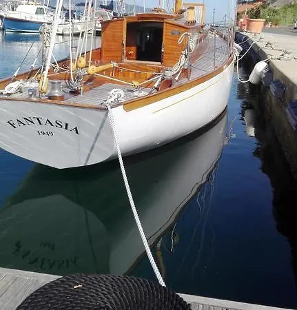 About Italy Holiday Boats * Fezzano (Liguria)
